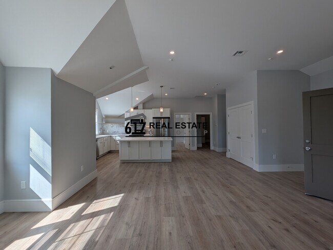 Building Photo - 11 Holton St