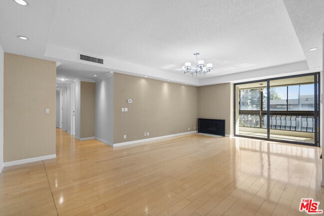 Building Photo - 4477 Wilshire Blvd