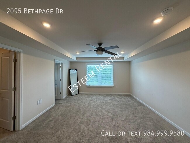 Building Photo - 2095 Bethpage Dr