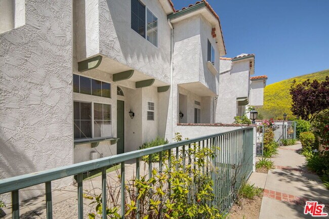 Building Photo - 387 Westlake Vista Ln