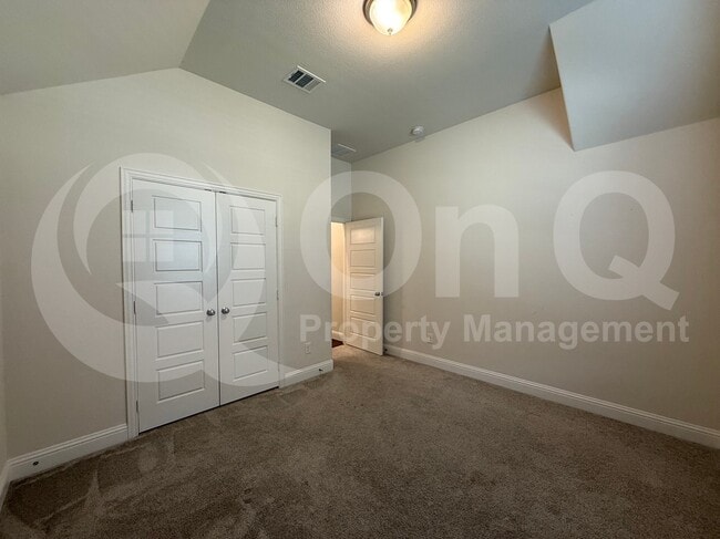 Building Photo - 3906 Greenbrier Dr