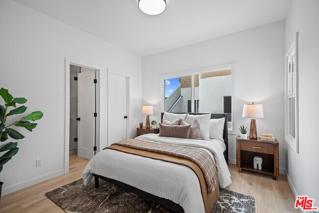 Building Photo - 3626 E 1st St