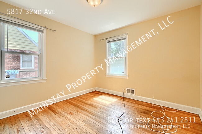 Building Photo - 5817 32nd Ave