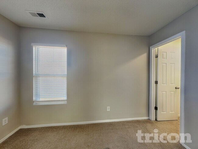 Building Photo - 933 Mailwood Dr