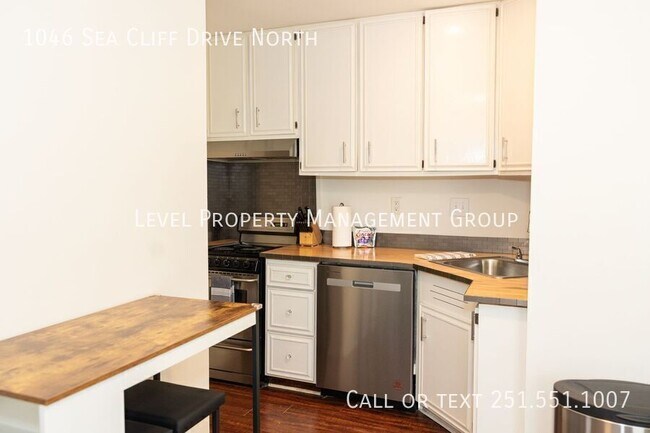 Building Photo - 1046 Sea Cliff Dr N