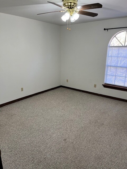 Building Photo - 1232 Park Dr