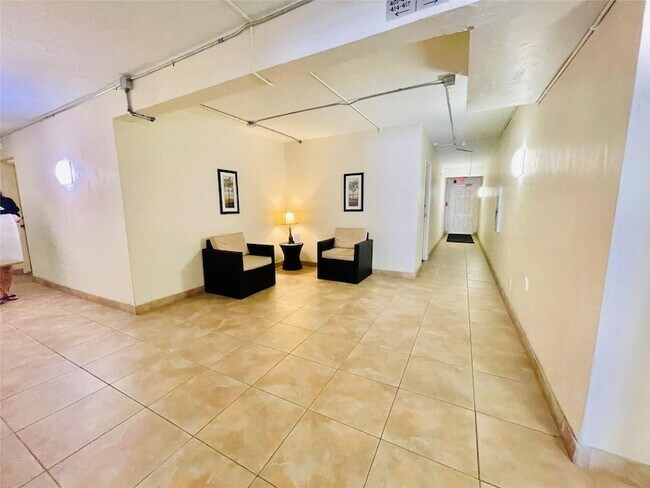 Building Photo - 257 S Cypress Rd
