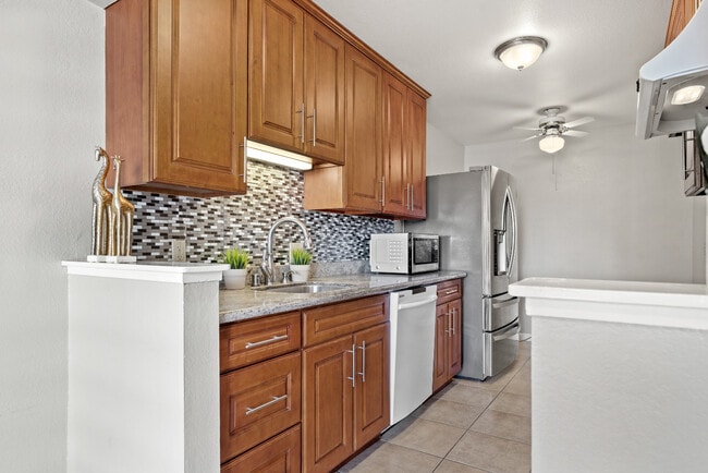 Building Photo - 914 Beach Park Blvd