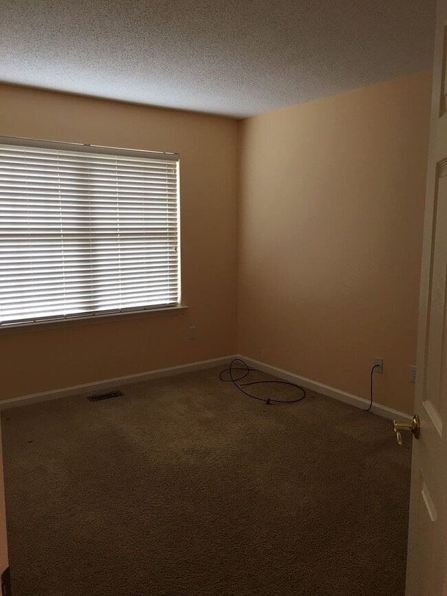 Building Photo - 88 E Danbury Ln