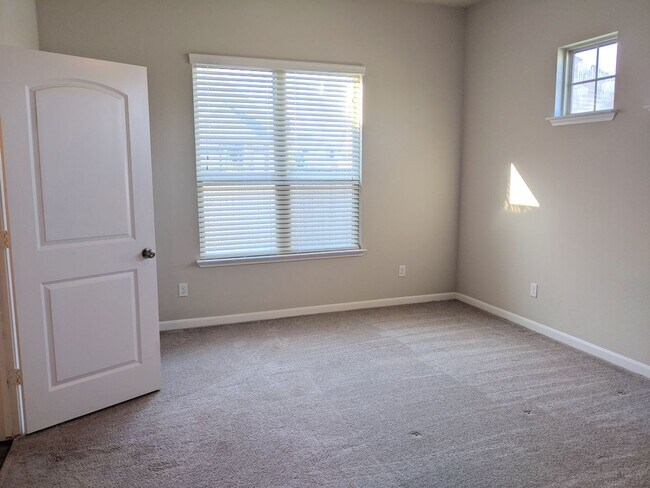 Building Photo - Available August 2026! Beautiful Home in Bryan!