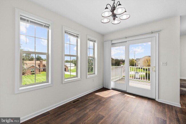 Building Photo - 8 Shady Tree Ct