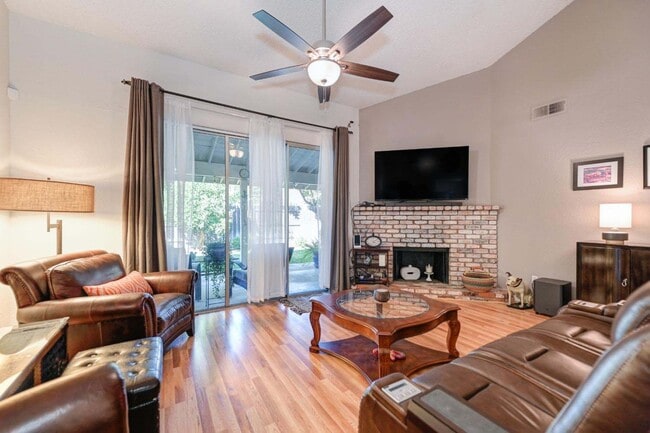 Building Photo - 821 Florin Rd