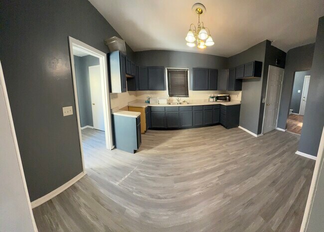 KITCHEN - 630 E Central Park Ave