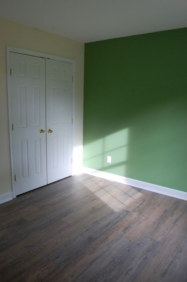 Building Photo - 3 Bedroom Home in Forest
