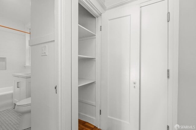 Building Photo - 1166 S Van Ness Ave