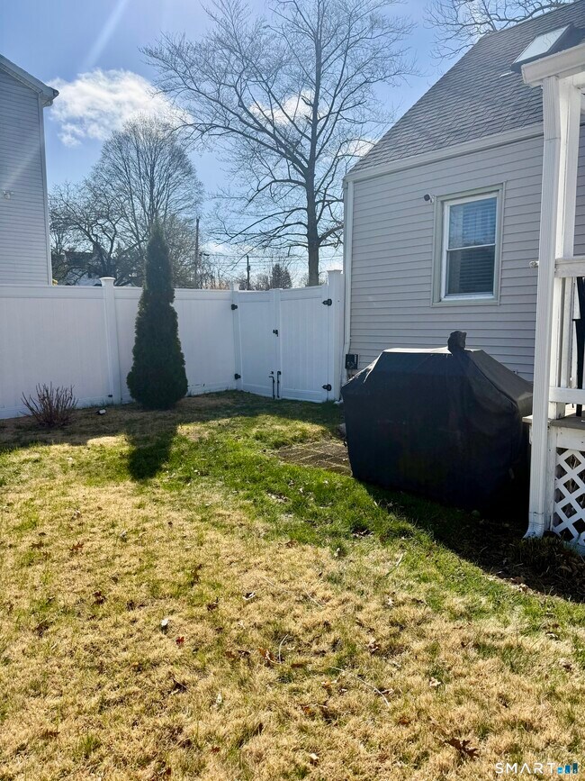 Building Photo - 177 Montowese Ave