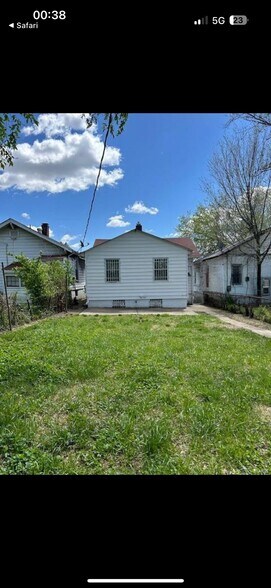 Building Photo - 4715 Thrush Ave