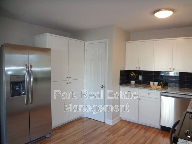 Building Photo - 218 Ransom St