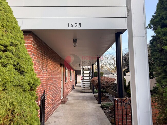 Building Photo - 1628 10th Avenue