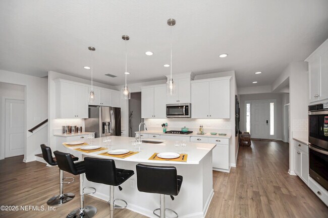 Building Photo - 179 Horsetail Ct