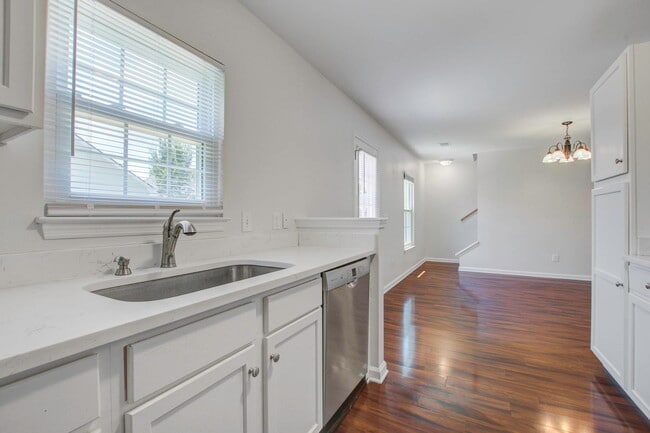 Building Photo - 138 Thistle Rd