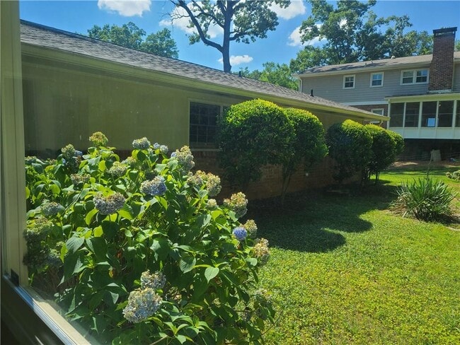 Building Photo - 2520 Riverglenn Cir