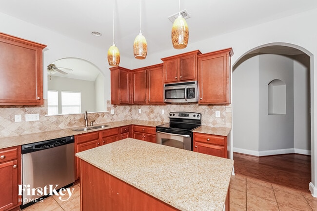 Building Photo - 221 Glen Cross Dr