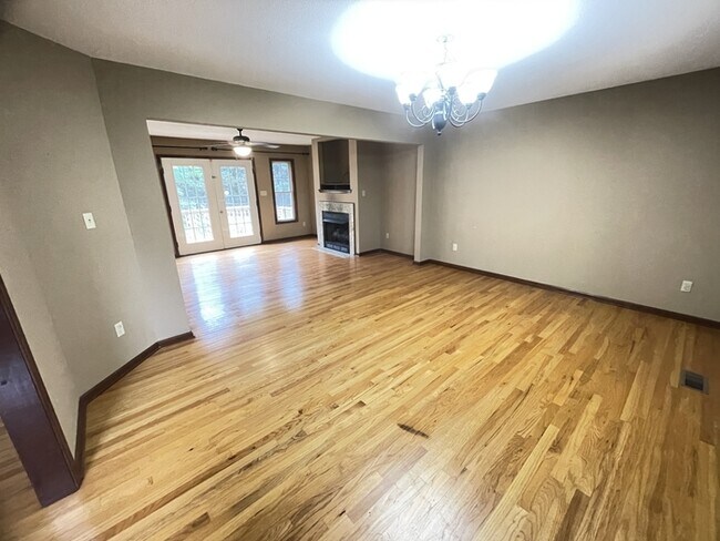 Building Photo - 1185 Eller Wood Dr