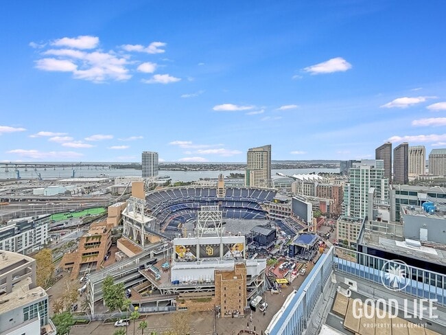Building Photo - Beautiful 1B/1BA Condo in Downtown Near Petco Park W/ Views, A/C, W/D, Balcony, Rooftop Deck & Gym!