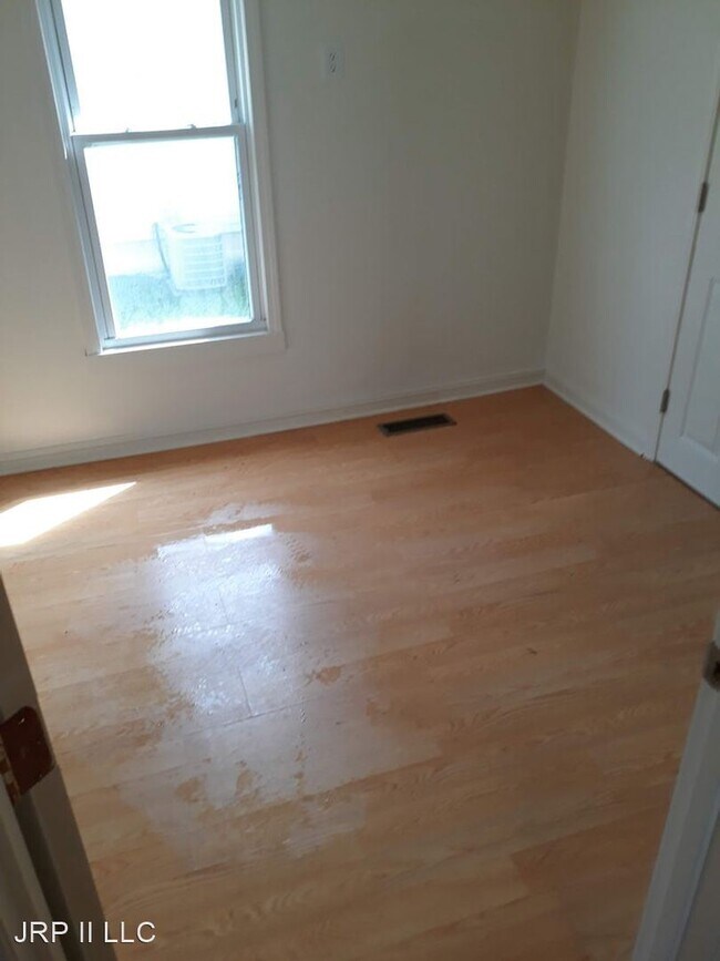 Building Photo - 2 br, 1 bath House - 2017 St Marys Ave