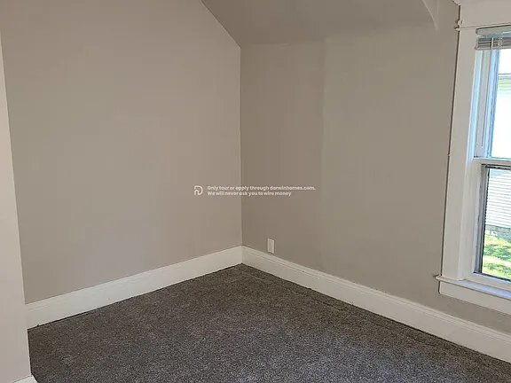 Building Photo - 532 Blaine Ave