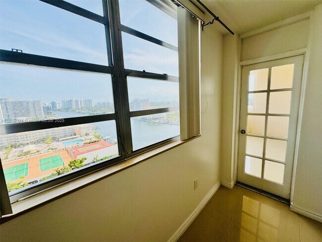 Building Photo - 1833 S Ocean Dr