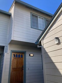 Building Photo - **Centrally Located in Santa Rosa!!**