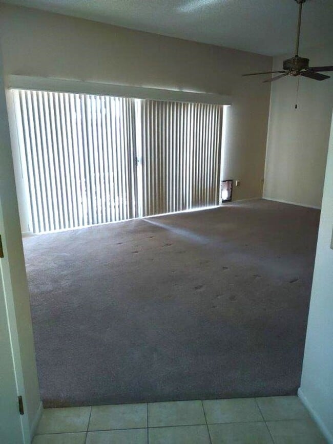 Building Photo - GREAT TOWNHOME IN YUCCA COURT-SUN CITY!!