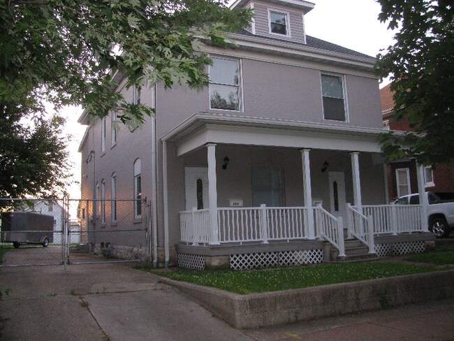 Building Photo - 2221 Benton St