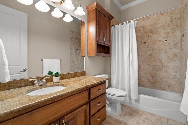 Building Photo - 17109 Northlake Hills Dr