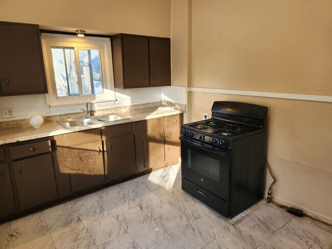 Building Photo - 191 Wilder St