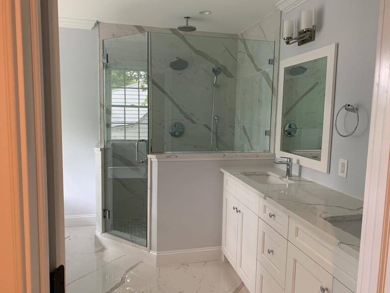 Master Bath - 300 Locust Ln
