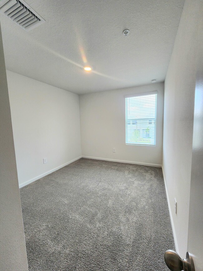 Building Photo - 629 Salisbury Cir