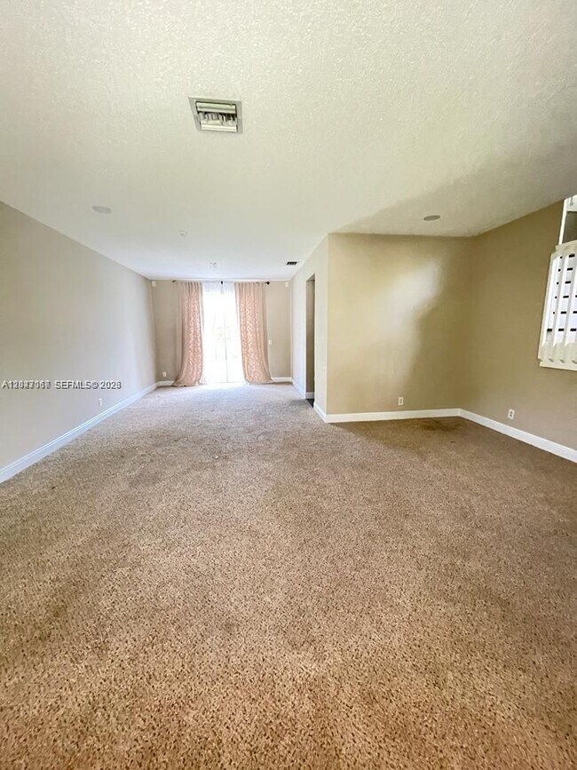 Building Photo - 558 Stonemont Dr