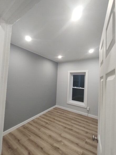 Building Photo - 142 High St