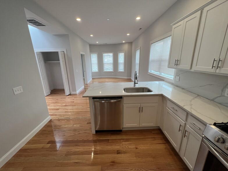 Building Photo - 130 Cross St