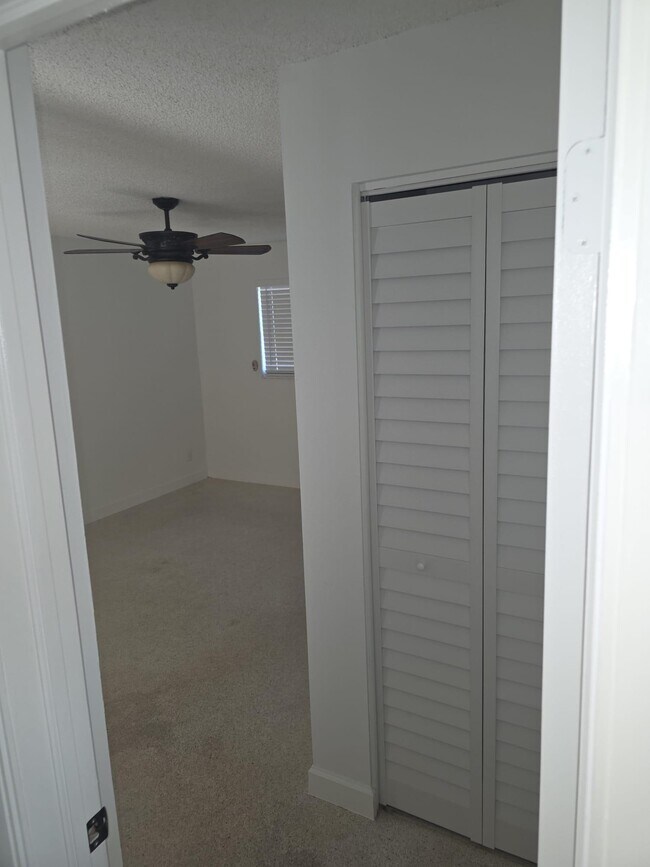 Building Photo - 1871 Palm Acres Dr