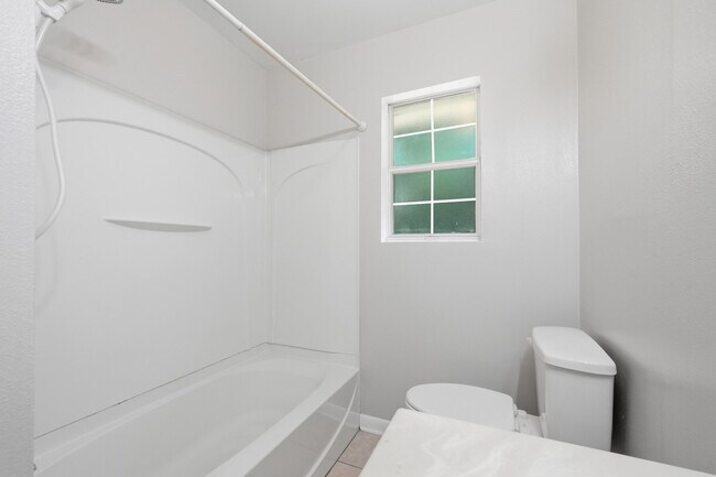 Building Photo - 106 Andrews Ave