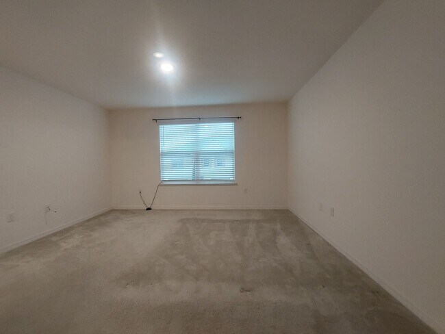 Building Photo - COMING SOON! Beautiful 3 Bedroom 2 1/2 Bat...