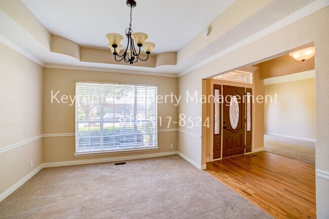 Building Photo - Beautiful home across from Jenks Middle School