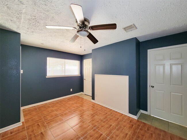 Building Photo - 409 S Travis