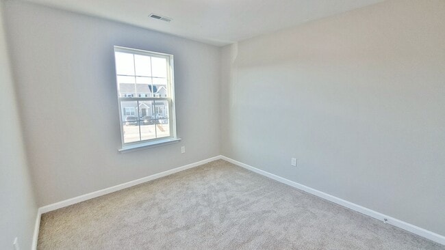 Building Photo - 3 Bed / 3-1/2 Bath Single Family Townhome