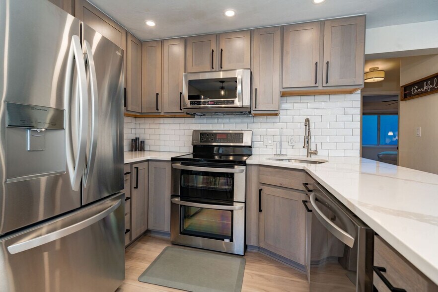 Building Photo - 940 Waters Ave