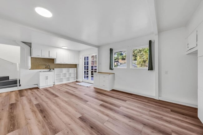 Building Photo - 280 Angelita Ave